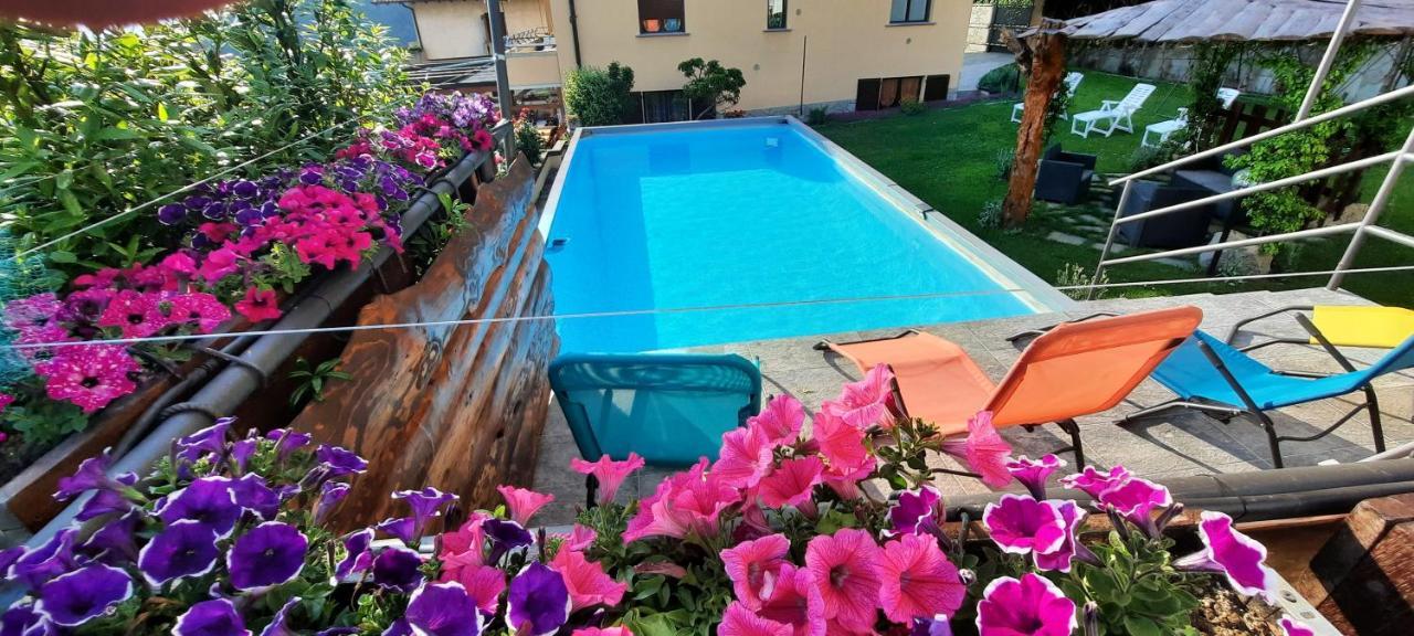 La Terrazza Casa Vacanza Lägenhet Carenno Exteriör bild