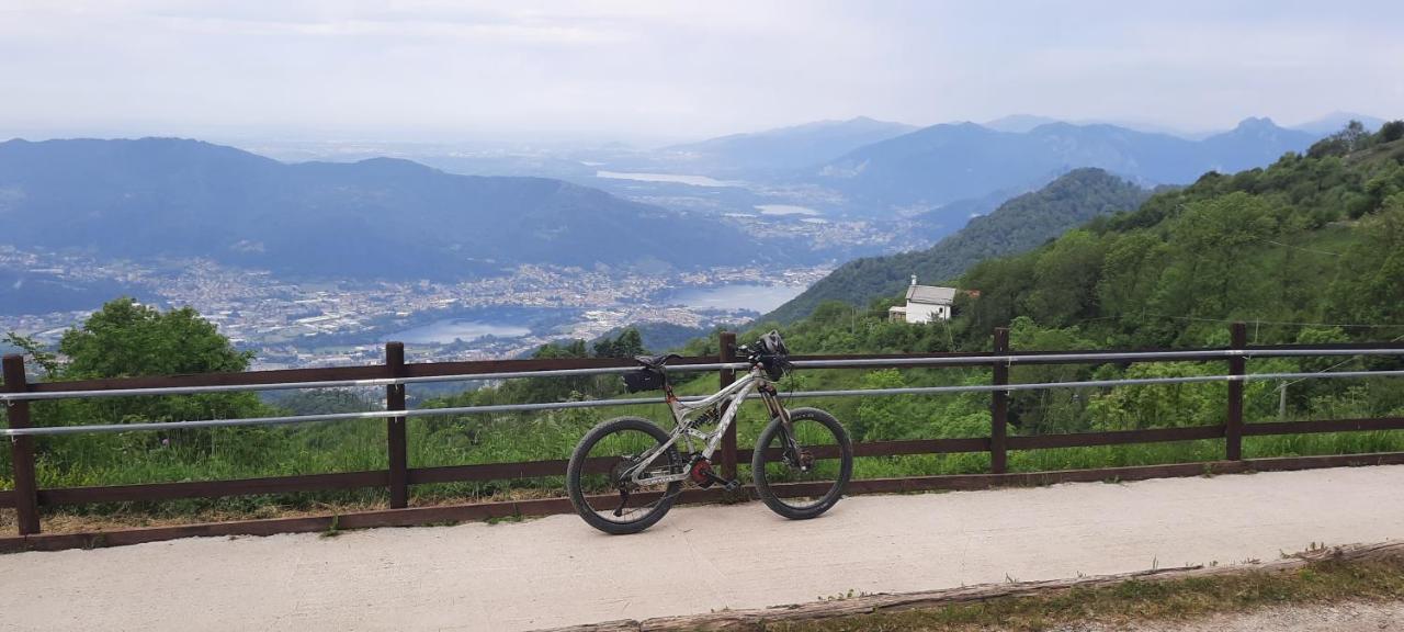 La Terrazza Casa Vacanza Lägenhet Carenno Exteriör bild