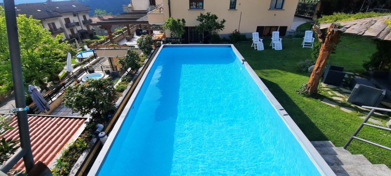 La Terrazza Casa Vacanza Lägenhet Carenno Exteriör bild