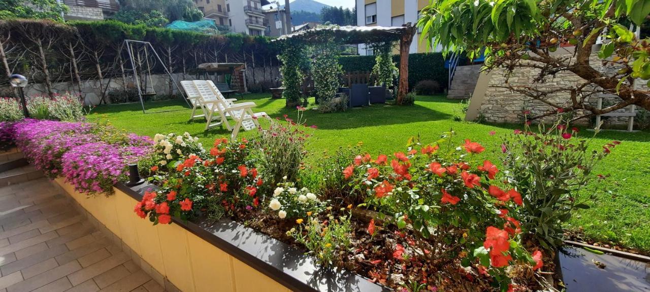 La Terrazza Casa Vacanza Lägenhet Carenno Exteriör bild