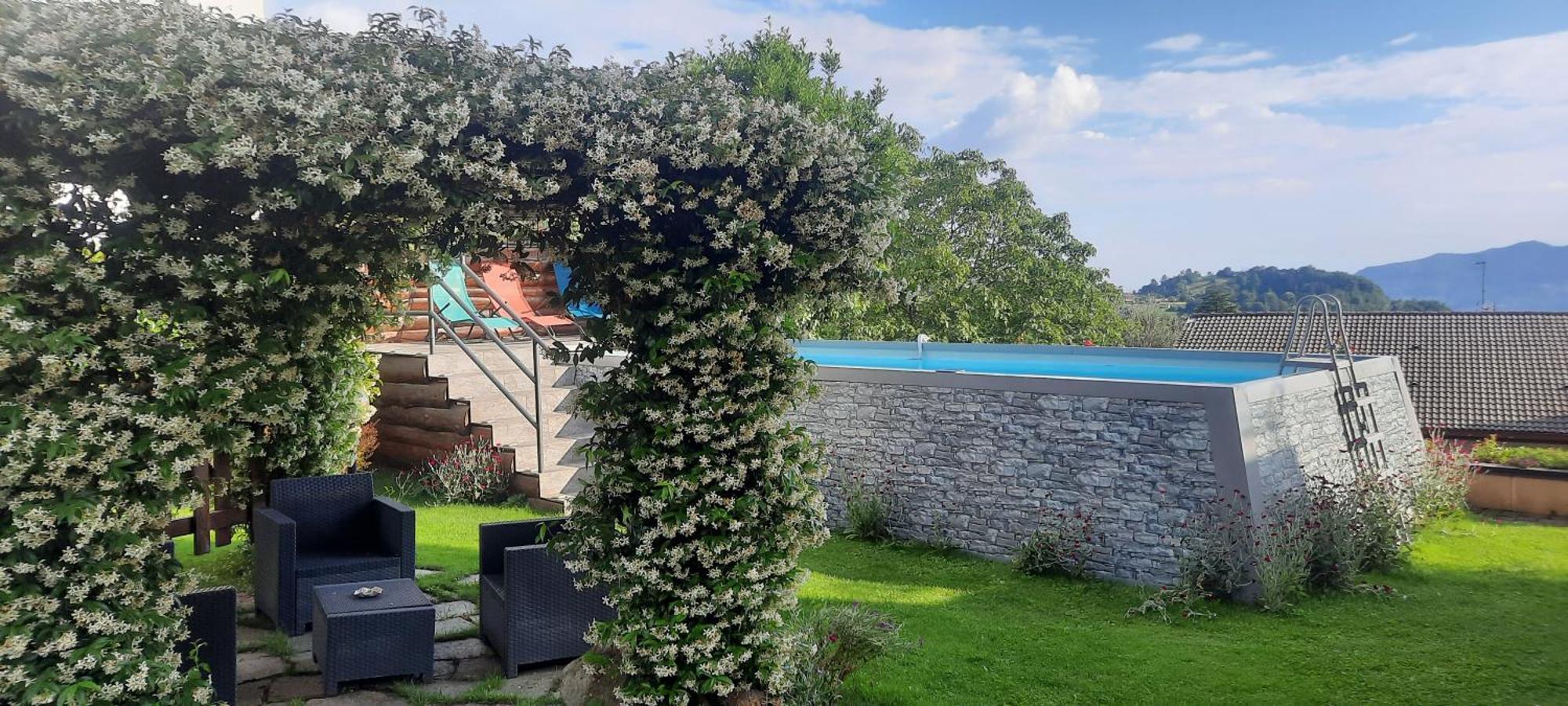 La Terrazza Casa Vacanza Carenno Exteriör bild