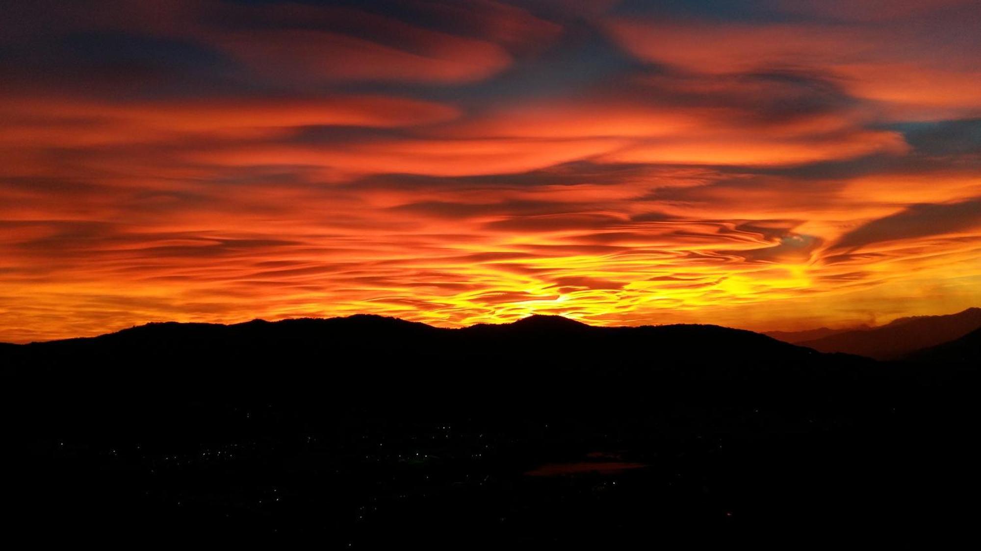 La Terrazza Casa Vacanza Lägenhet Carenno Exteriör bild